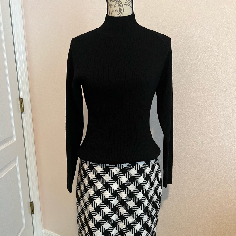 Jones & Co Merino black wool turtleneck